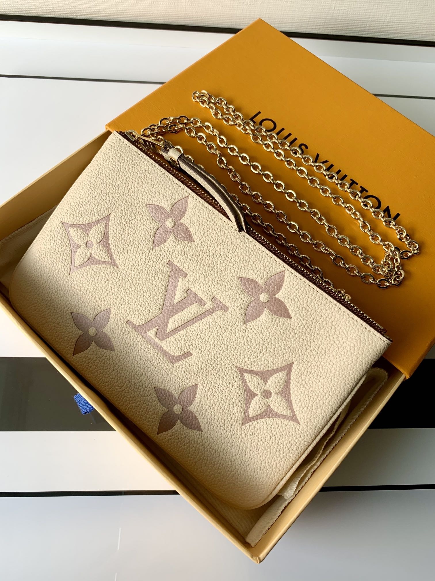 Louis Vuitton M80084 Poc